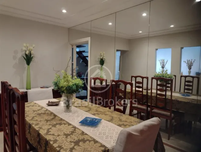Apartamento à venda em Copacabana com 233 m², 4 quartos, 1 suíte, 1 vaga.