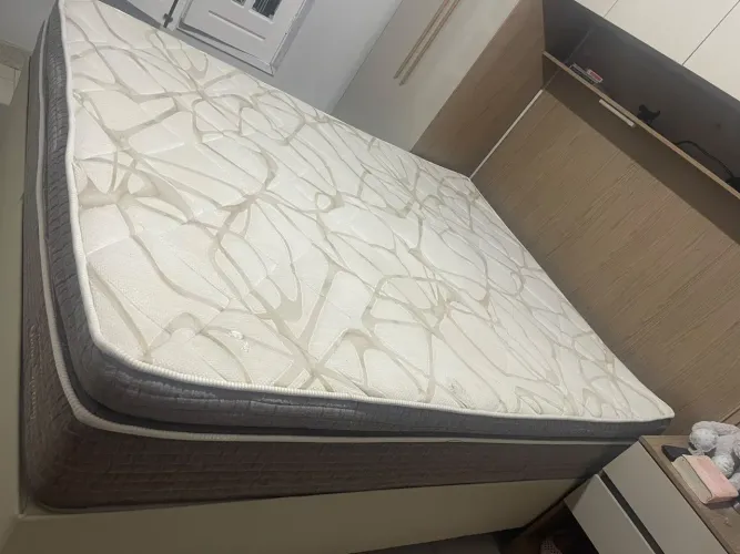 Cama box Queen com colchão ortobom ouro spring