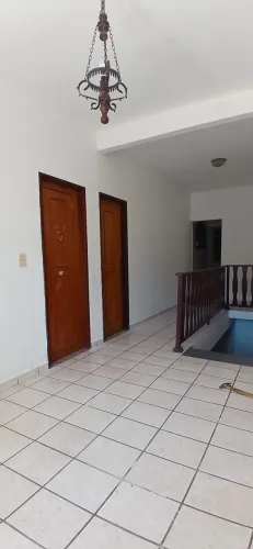 ALUGA-SE CASA 