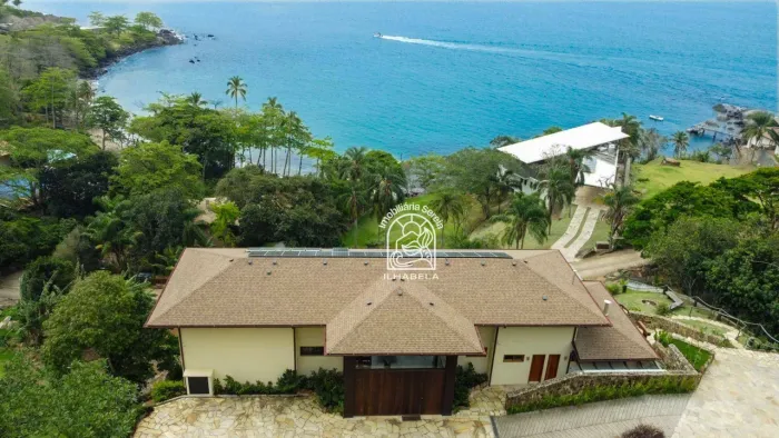 Casa à Venda em Ilhabela com Vista para o Mar Condomínio Fechado na Praia da Pacuíba
