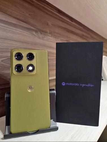 Smartphone Motorola Signature 512GB + 24GB de RAM Boost - Novo Lacrado 1 Ano de Garantia