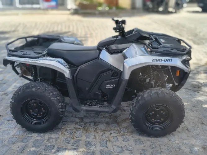 Quadriciclo Can am 650cc
