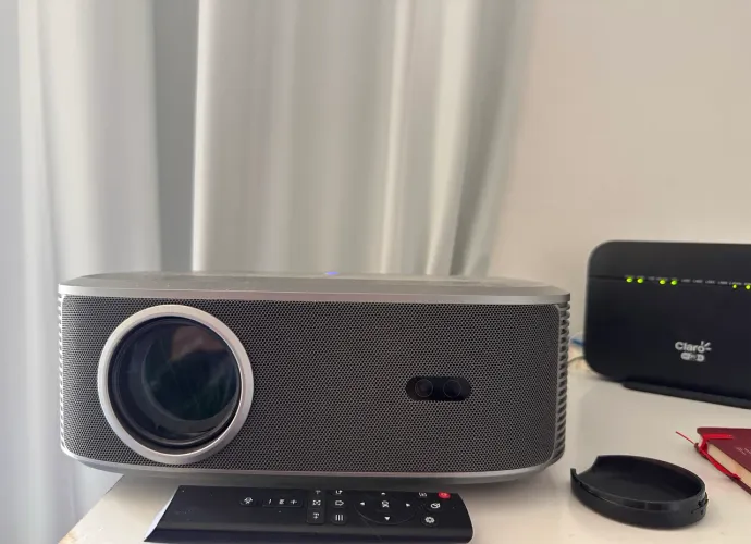 Projetor Everycom HQ10 - Full HD, Android, Wi-Fi