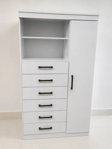Cômoda multiuso branca com 6 gavetas e 1 porta