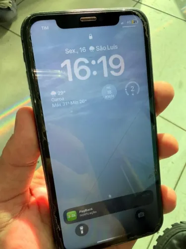 iPhone 11 64GB - Bom Estado / Cinza Escuro