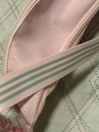 Pochete Adidas coleção Boca Rosa