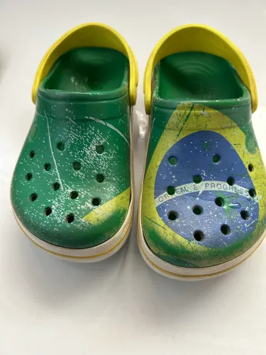 Crocs bandeira do Brasil tamanho 32 (J1) 