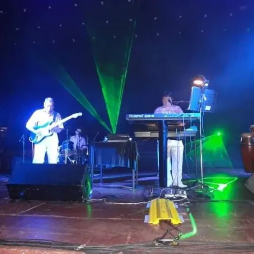 Aulas violão guitarra contra baixo teclado e canto