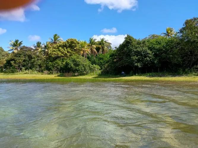 5.800m2, as margens da lagoa da Boa Água