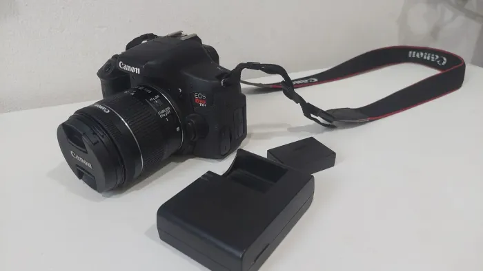 Câmera canon t6i completa 3 baterias bem conservada aceito cartão 