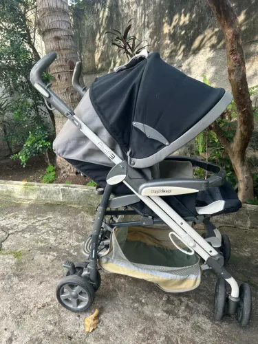 Carrinho de bebê Peg Perego Pliko P3 usado suporta até 21kg - Leva até 2 crianças. 