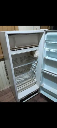 Geladeira Brastemp antiga funcionando perfeitamente.