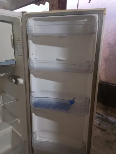 Vendo geladeira Consul bem conservada 600.00