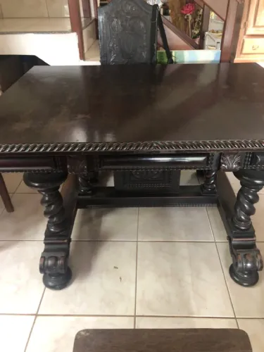 Vendo mesa com cadeiras em mezanino junt com bufê