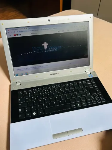 Notebook Samsung RV 4GB RAM - Todo Formatado (Pronto para Uso)