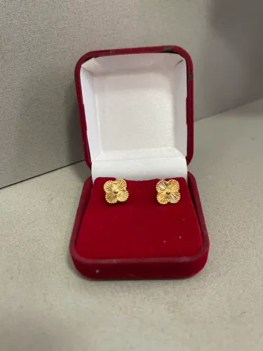 Brincos Flor de ouro 2.24g 18k procedência garantia eterna
