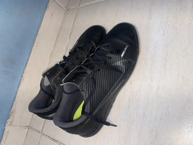 Chuteira society Nike mercurial preta