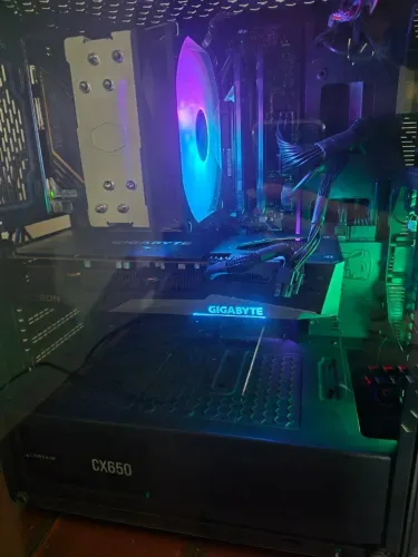 PC GAMER RYZEN 5 5600XT + ASUS A520M TUF GAMING + RX 7600 + 16 GB RAM DDR4 + 500GB SSD