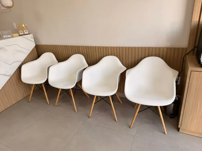 5 cadeiras Charles Eames