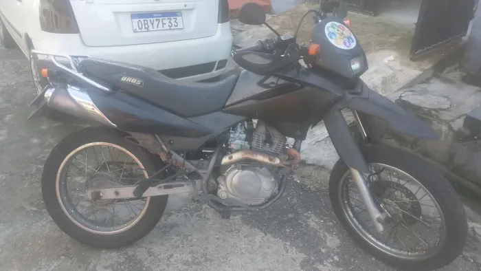 Vende se está Bros selada e quitada 150 