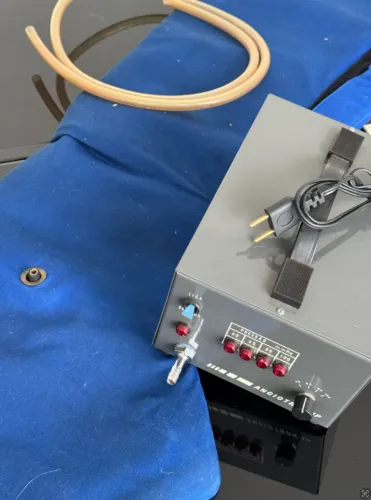 Aparelho de Pressoterapia Antigo Angiotron 1P (Doação)