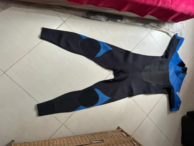 Roupa de surf tamanho G