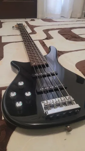 Baixo elétrico canhoto 5 cordas - Memphis TB 540