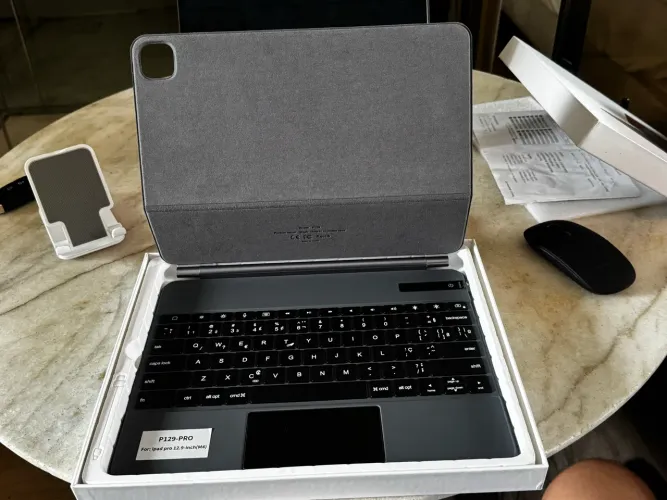 Teclado Magnético com Trackpad para iPad Pro 12,9? M4 - Premium