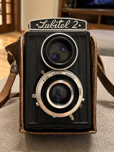 Câmera Fotográfica Antiga Lubitel 2 - Peça de Colecionador