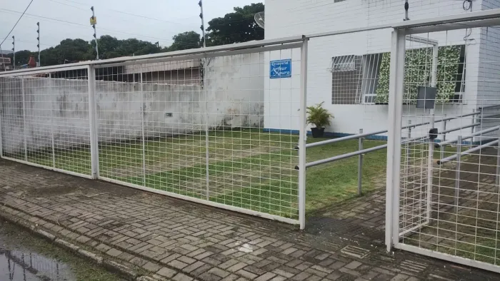 Plantamos grama fazendo uma manutenção de Jardim em geral trabalhamos com roçadeira