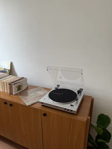 Toca Discos Audio-Technica At LP60xBT Bluetooth Inalambrica Color Silver