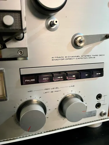 Gravador de rolo Akai GX 620