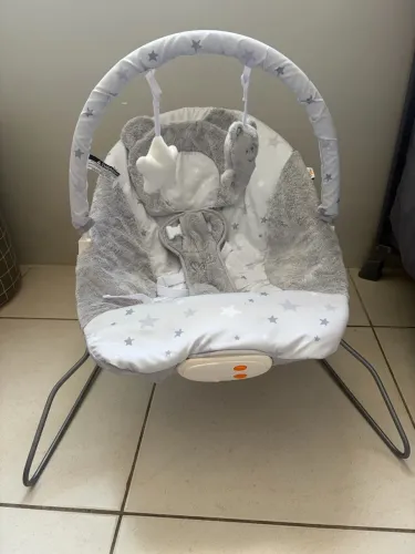 Cadeira de Descanso para Bebê Vibratória e Musical Polar Skyline Cinza Maxi Baby