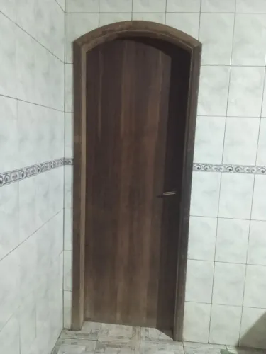 Porta de madeira Altura 2.10 por 70 largura