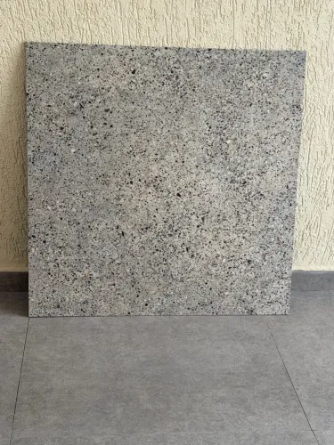 1 peça de piso porcelanato