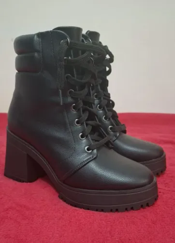 Bota coturno (Nunca usada) Vizzano original, tam.37