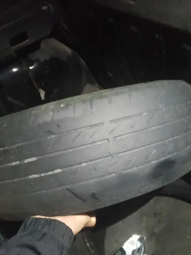 Pneus aro 175/65/14 - bom estado de uso .