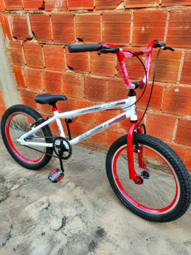 BMX Aro 20 Branca e Vermelha - Muito Conservada