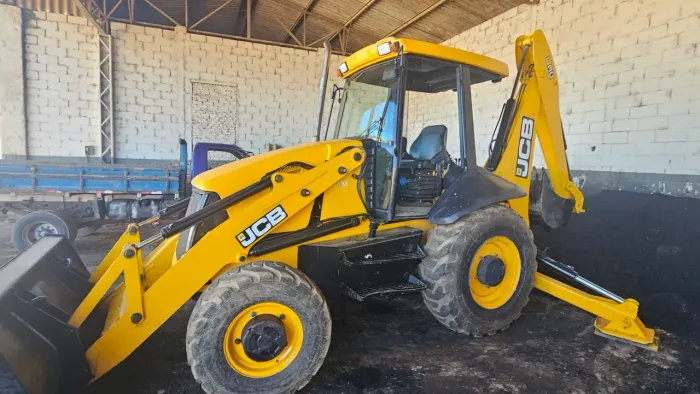 Retroescavadeira JCB 4x4