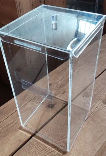 Potes em 100% acrílico com 4mm de espessura.