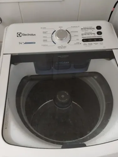 Máquina de lavar Electrolux Essential Care com capacidade de 14kg