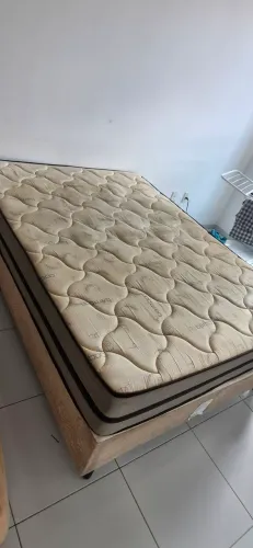 CAMA DE CASAL COM COLCHÃO DE MOLAS