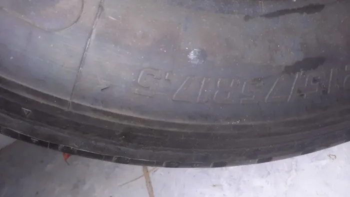 Pneu 215 17.5. Para caminhão 3/4