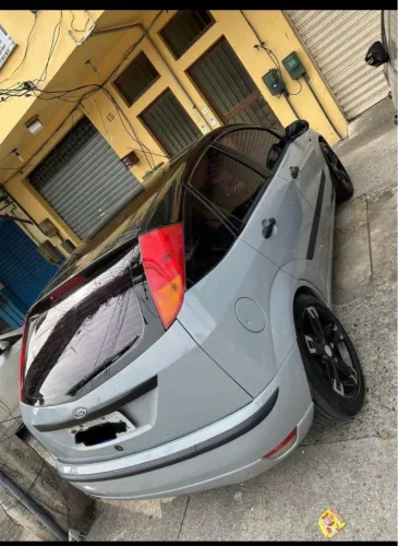 Ford Focus 1.8 16V 5P 2003