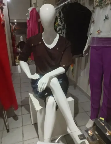 Manequim sentado