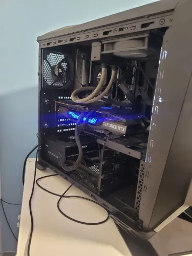 PC Gamer i7 9700k + RTX 3080