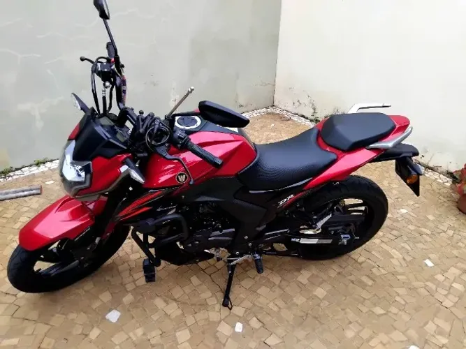 Moto impecável 