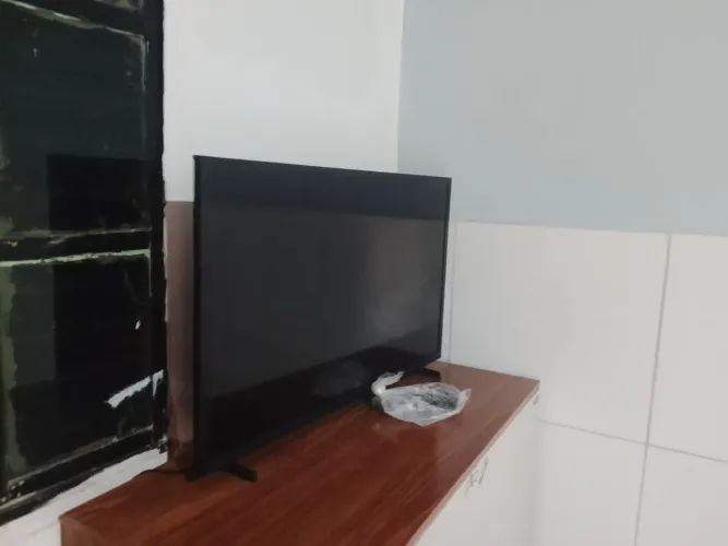 Vende se televisão