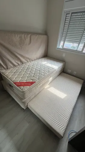 Cama de solteiro com cama lateral