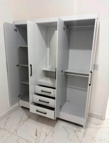 Guarda roupa casal branco